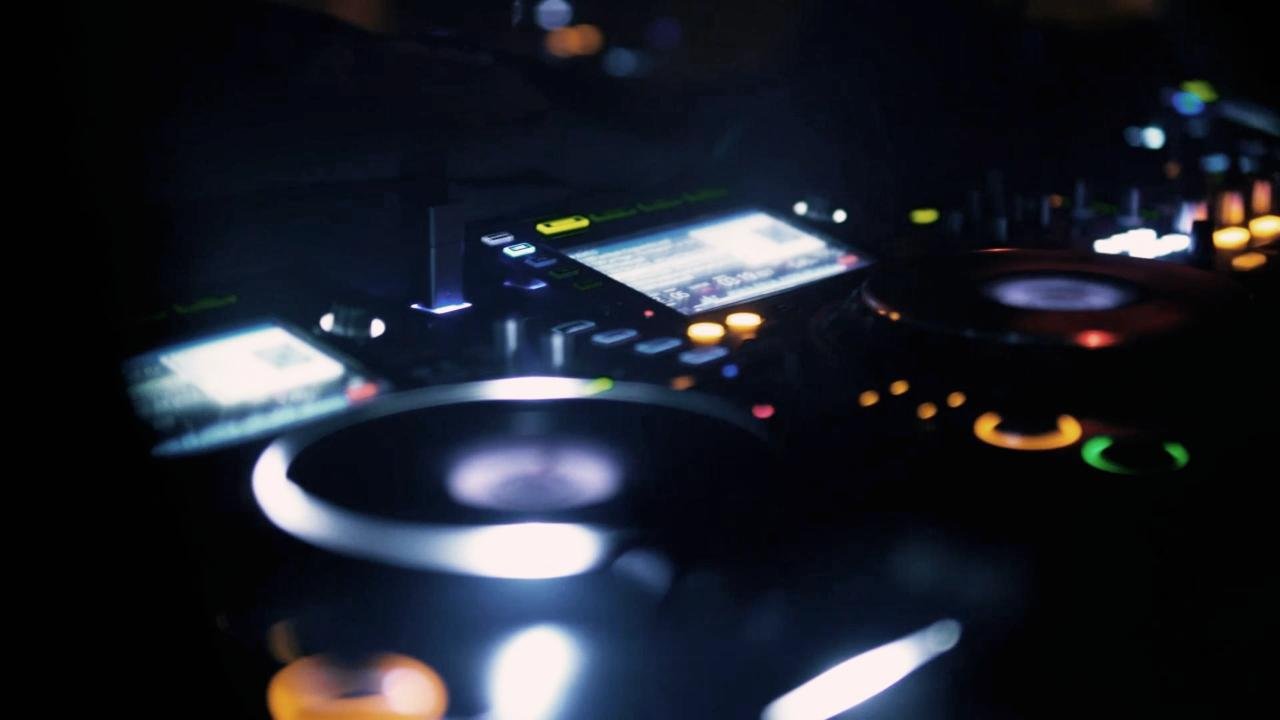 inchiriere echipament audio, echipament dj, consola dj, inchiriere boxe active