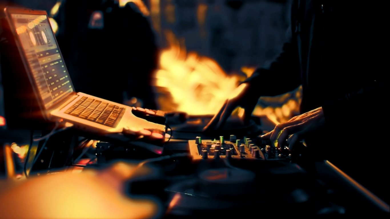 inchiriere echipament audio, echipament dj, consola dj, inchiriere boxe active